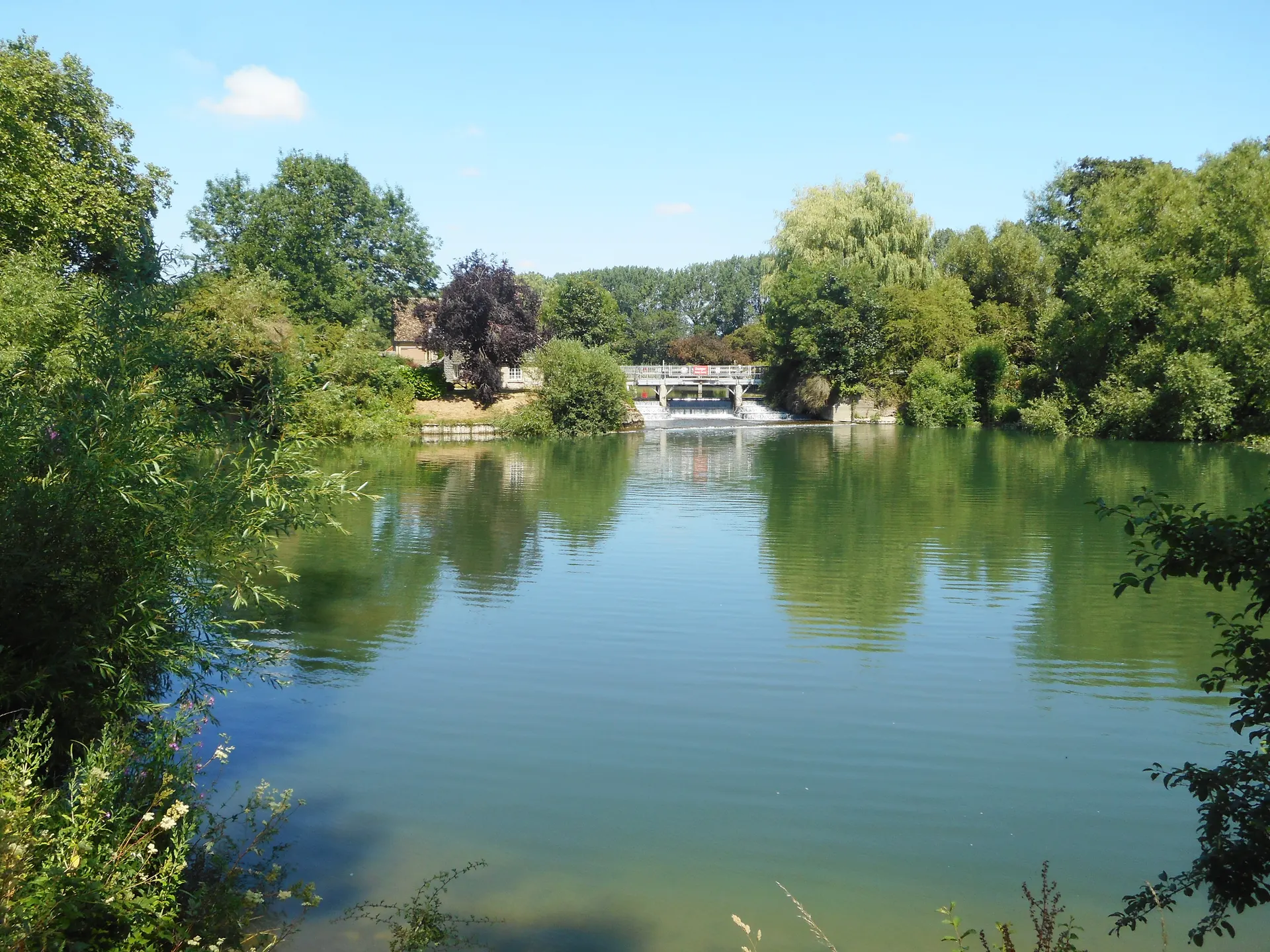 Buscot Village