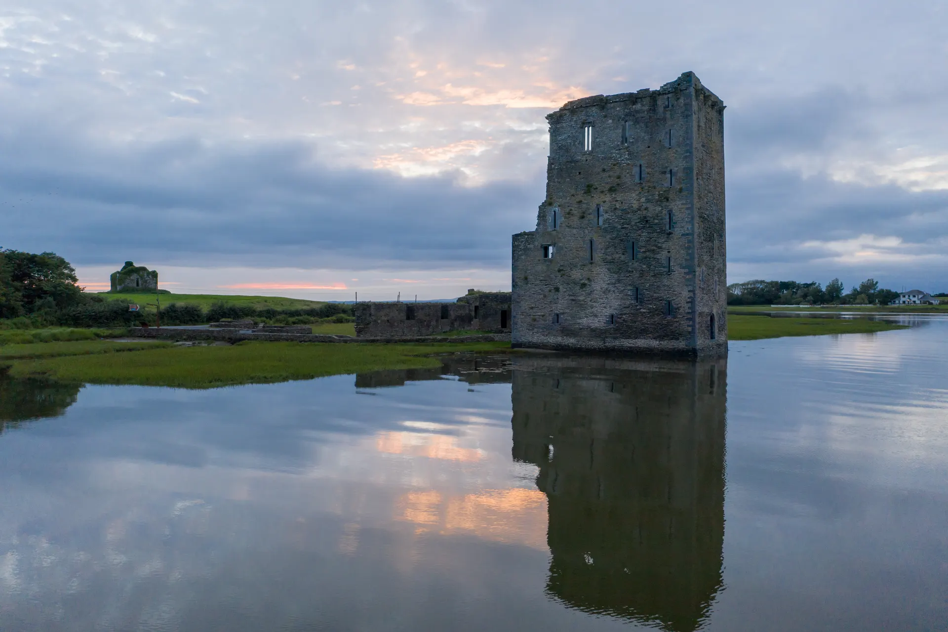 Carrigafoyle Castle
