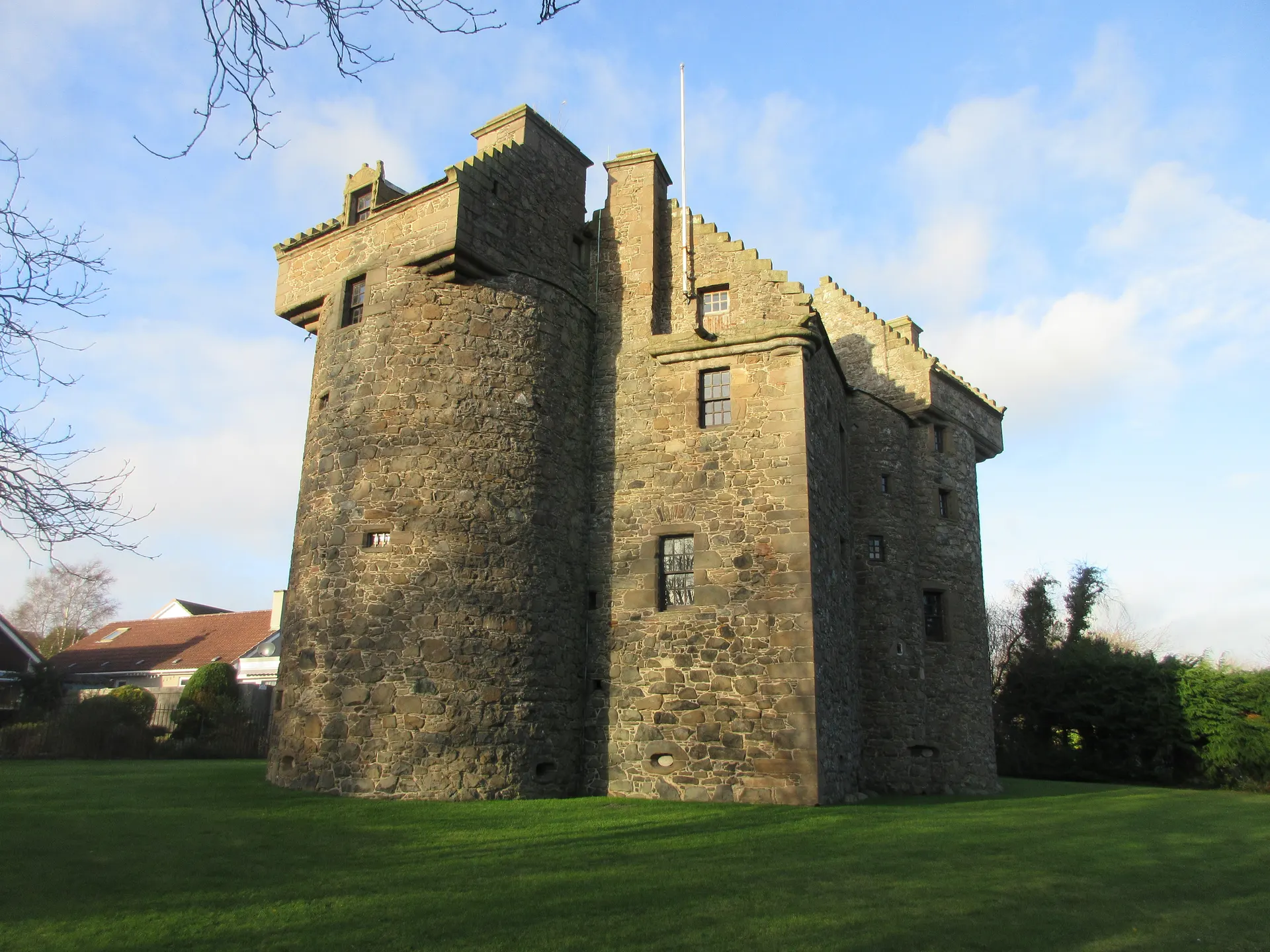 Claypotts Castle