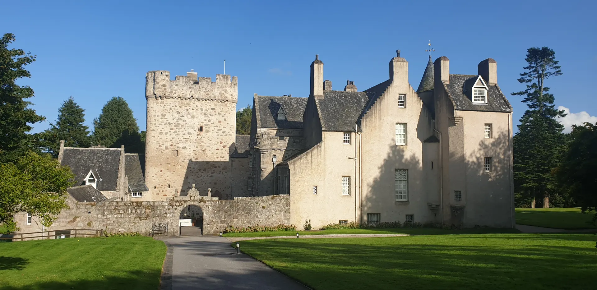 Drum Castle, Garden & Estate