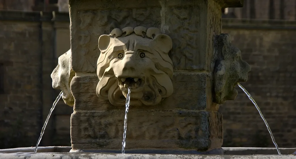 Lion masks spouting water on the Venus fountain