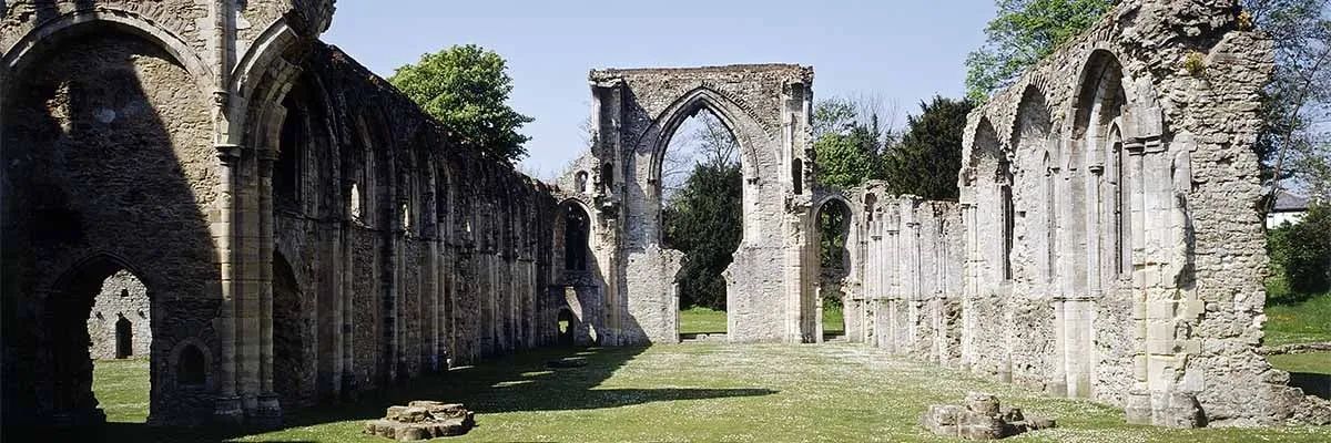 Netley Abbey's ruined nave and east end on a spring day, with daisies on the lawn