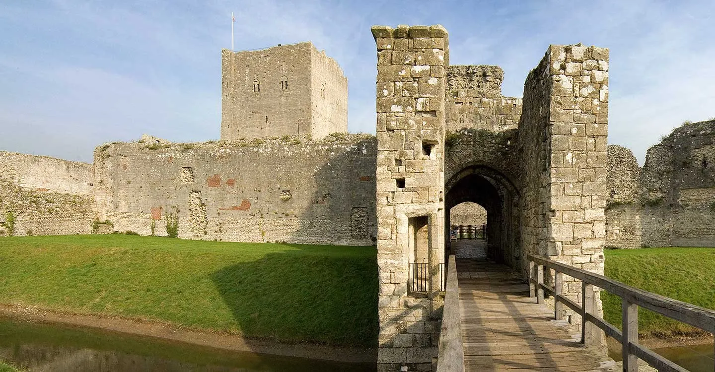 The keep above the inner bailey wall, with the wooden bridge over the moat to the inner gatehouse