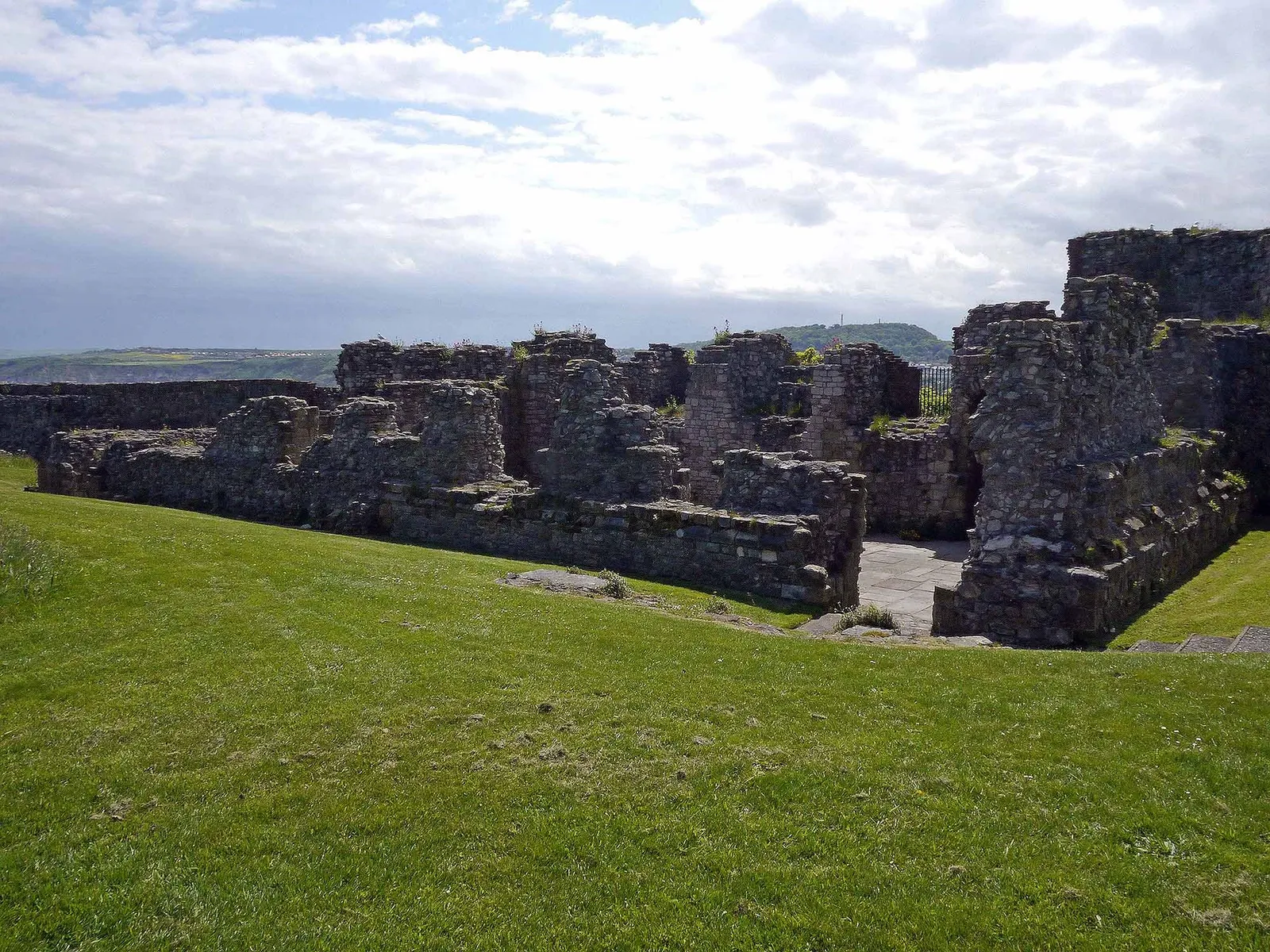 The ruins of King John's chamber block