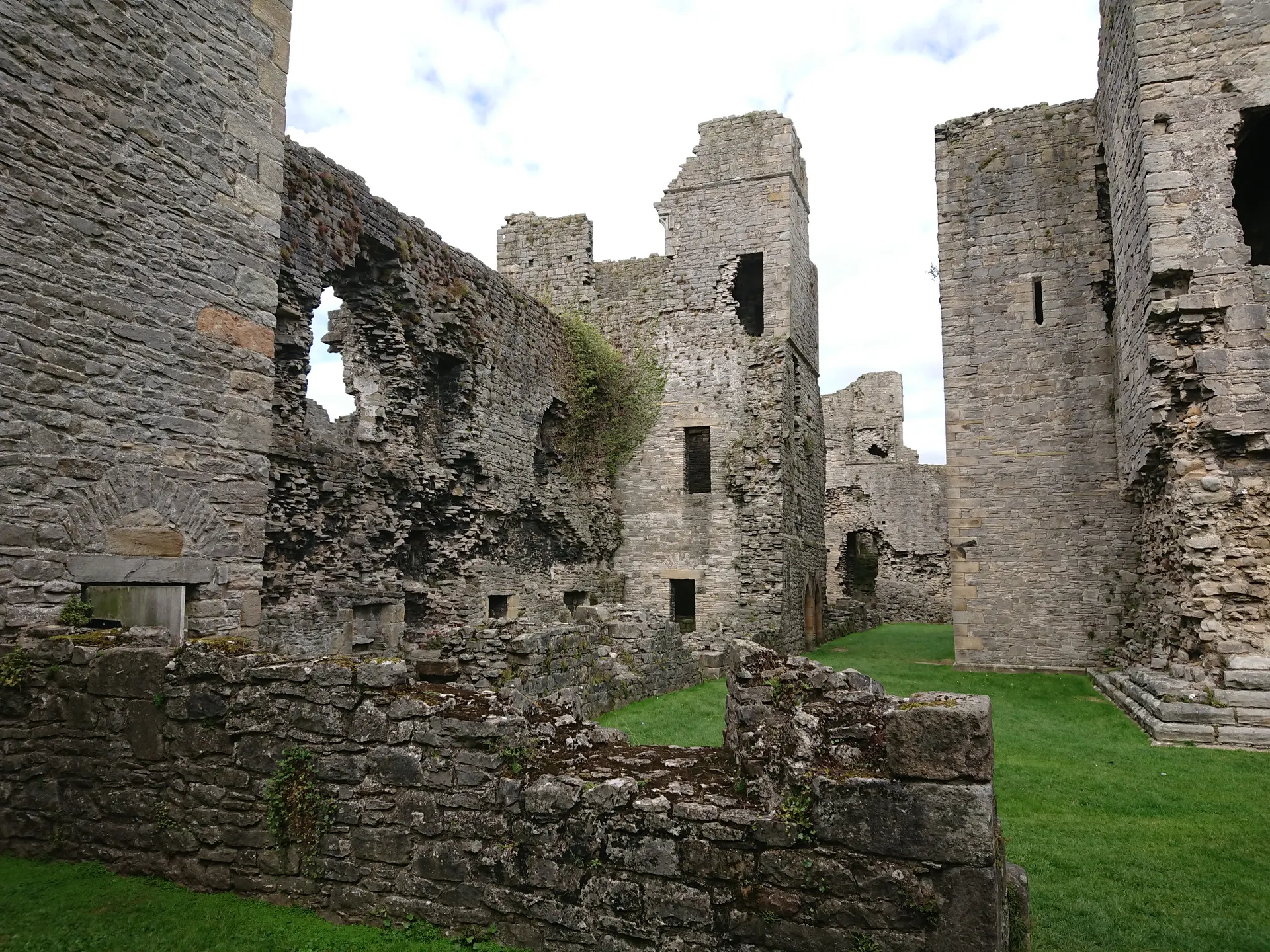 Middleham Castle