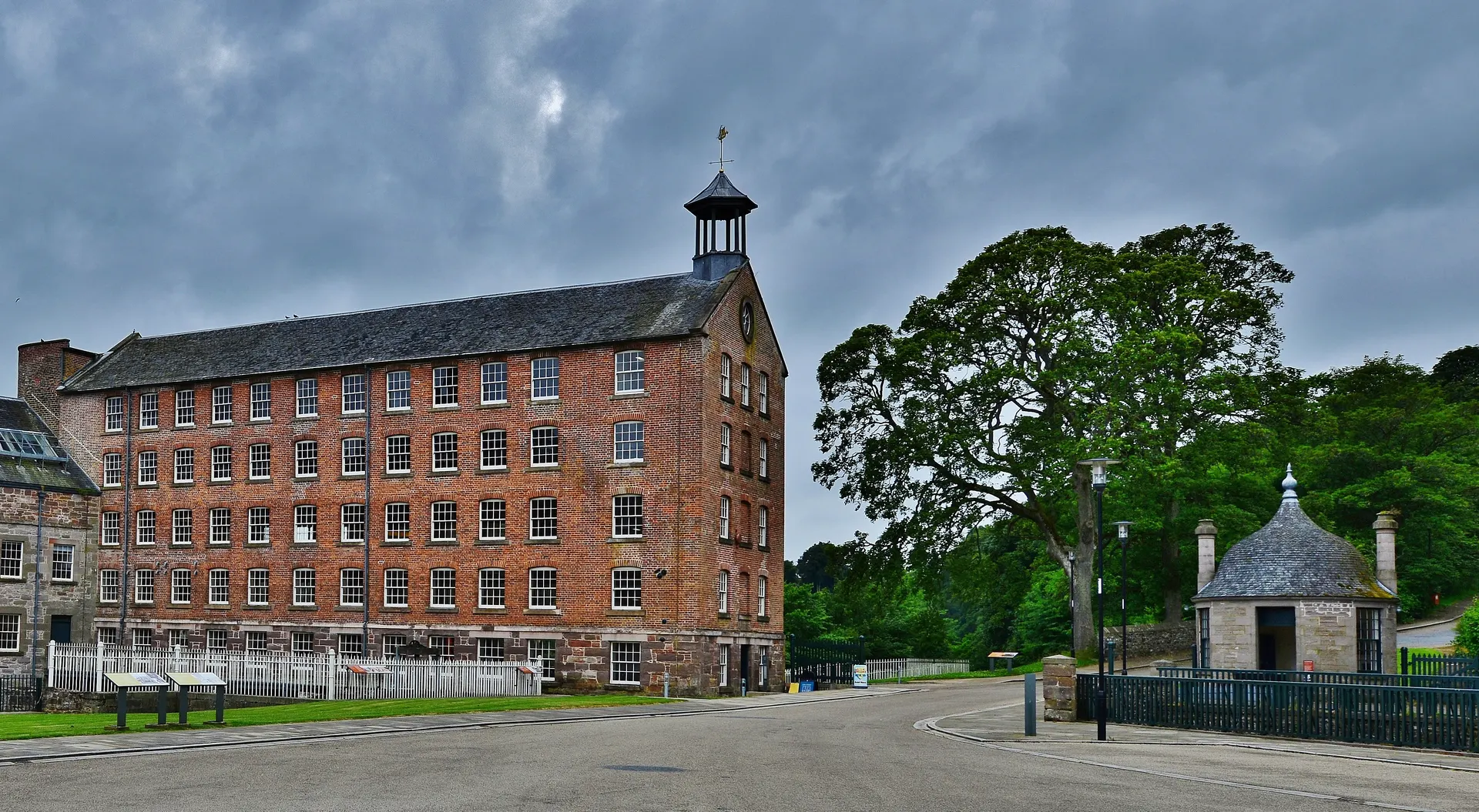 Stanley Mills
